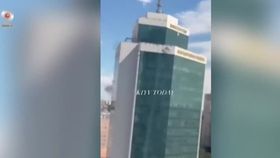 VIDEO Cel mai mare spital de copii, lovit de rachetă. Un asalt cu rachete a fost lansat asupra Kievului
